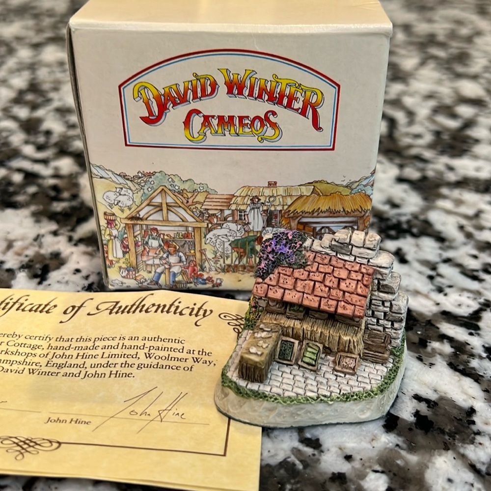 David Winter Cottage Cameos Market Day